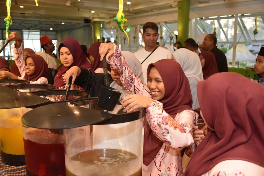 Shangri-La Golden Sands Brings P. Ramlee’s Legacy to Life With Ramadan Buffet and Orphan Iftar