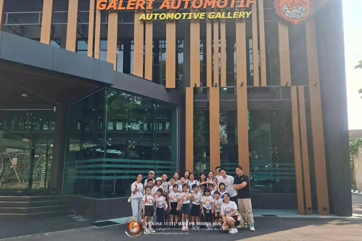 Galeri Automotif exterior