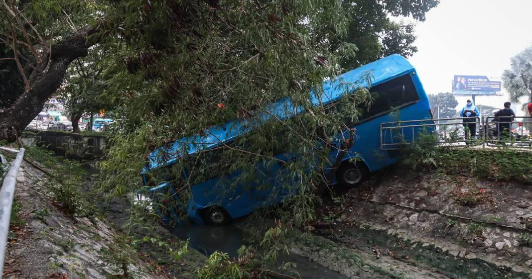 nst-bus-crash