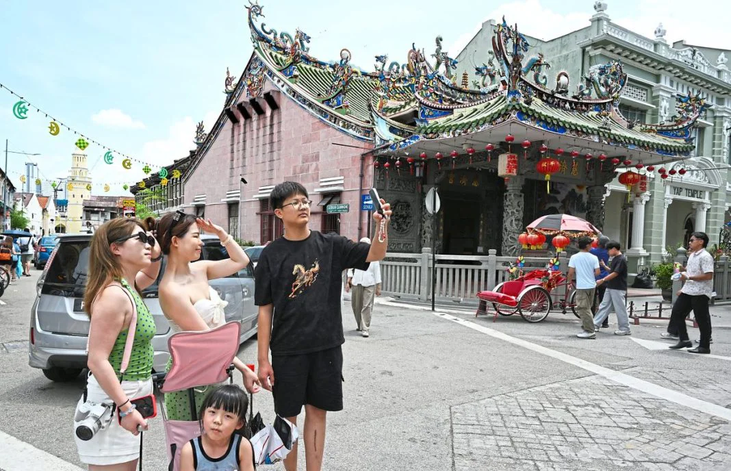 penang-tourists-mini-golden-week
