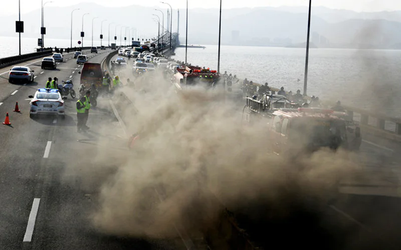 source-fmt-tnb-plus-penang-bridge-fire