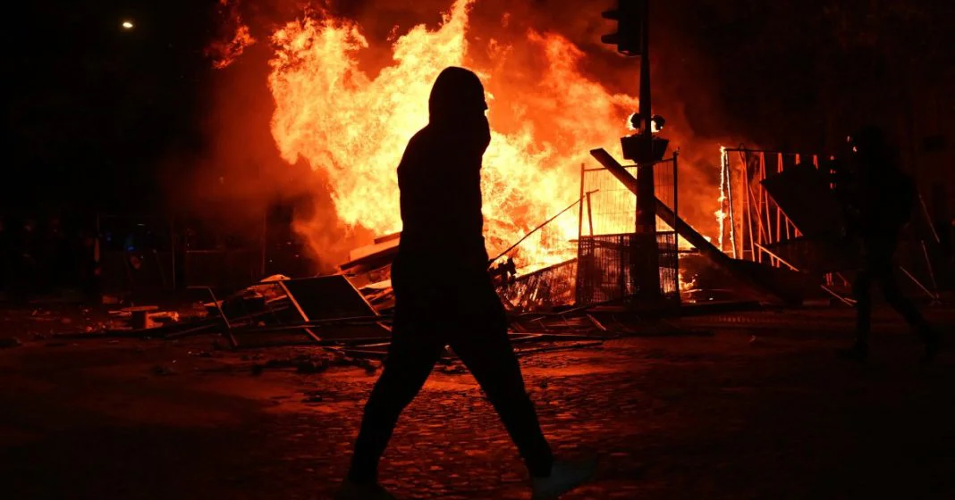 TOPSHOT-FRANCE-SOCIAL-DEMO